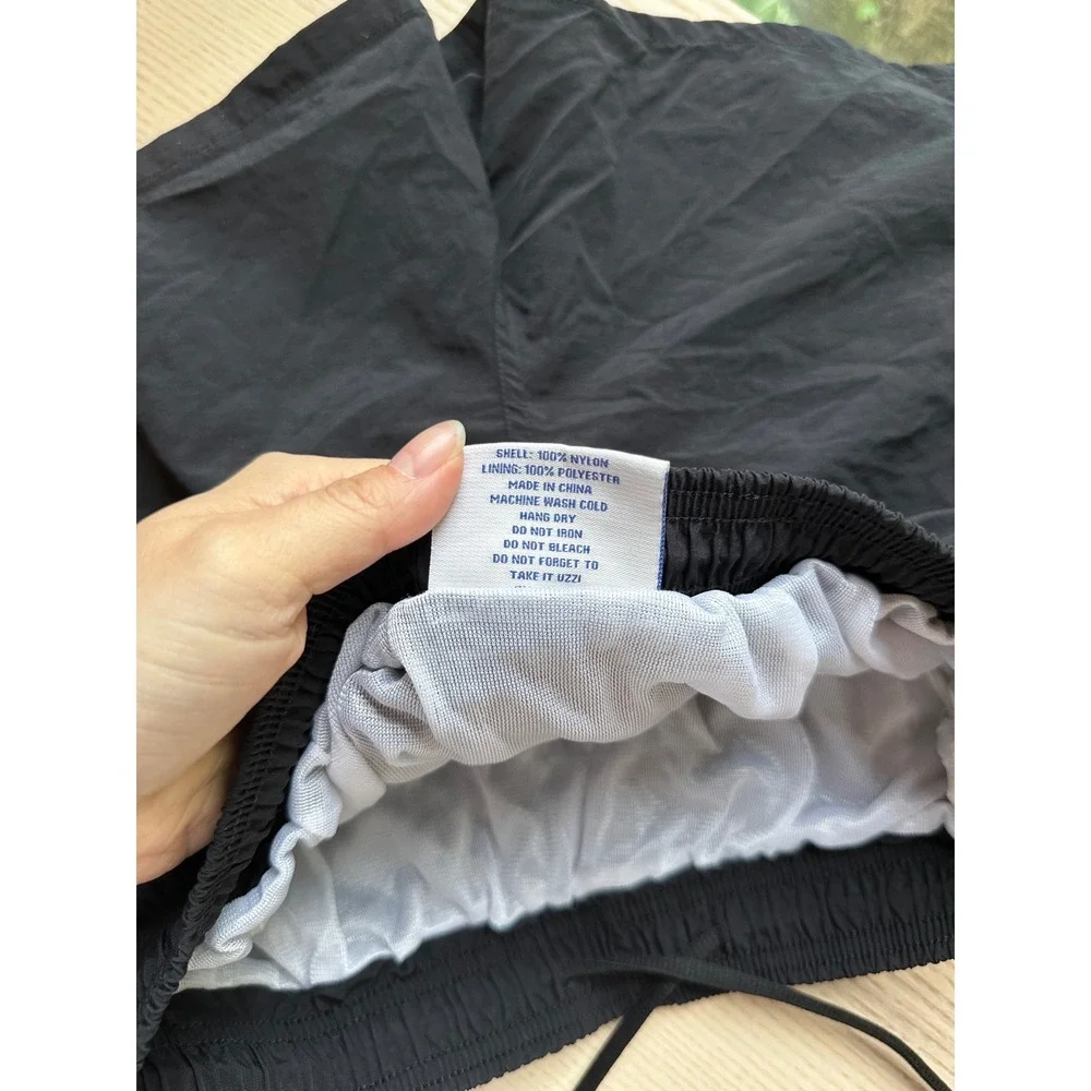 Uzzi vintage Womens Black Nylon Athletic Shorts Mesh Lined Drawstring Medium‎
